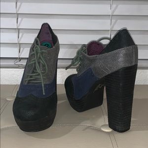 Lace up oxford color block heeled ankle bootie